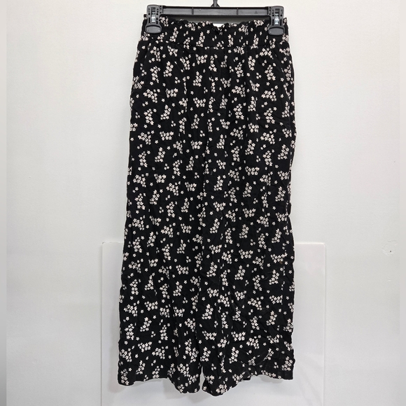 Hunters Womens loose capri culottes black with shit flowers - Picture 4 of 10